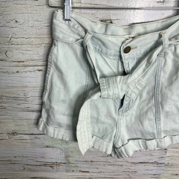 Billabong denim jean shorts size xs  with belt - Picture 2 of 8